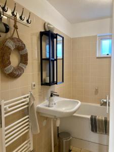 Bilik mandi di Sunset Beach House