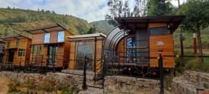 a log cabin with a hill in the background at El Rincón de Gabo in Nobsa