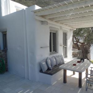 Posedenie v ubytovaní Paros Apartments Cottage