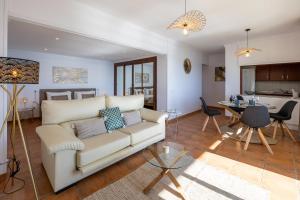 Posezení v ubytování Marbella Venus beach and Sea view apartment + 6 fotografií