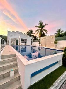 Πισίνα στο ή κοντά στο Diamantes House praia de Taperapuan Porto Seguro