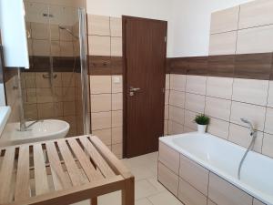 Koupelna v ubytování Apartmány Břachovna