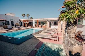 Bazén v ubytovaní Miramar Boutique Apartments ADULTS ONLY CORRALEJO alebo v jeho blízkosti