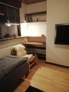 a living room with a couch and a desk at Kløvermarken 14 in Herning