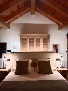 A bed or beds in a room at Casa Rural "Las Eras"