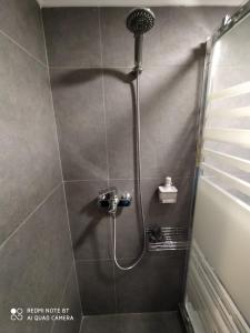 Key for Kiato House-Modern Loft design tesisinde bir banyo