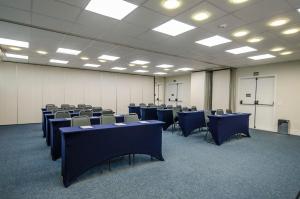 Área de negócios e/ou sala de conferências em Doral Guarujá mais 37 fotos