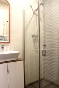Um banheiro em SEVITUR Seville Comfort Apartments