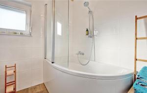 Koupelna v ubytování Three-Bedroom Holiday Home In Durdevac