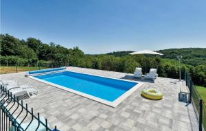 Bazén v ubytování Three-Bedroom Holiday Home In Durdevac nebo v jeho okolí + 37 fotografií