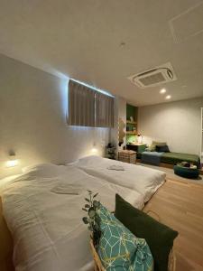 Una cama o camas en una habitación de Mange Tak Resort Onomichi