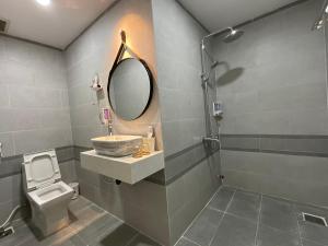 Ένα μπάνιο στο Khải Hoàn Hotel 2