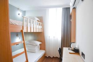 Postel nebo postele na pokoji v ubytování Travel light hostel