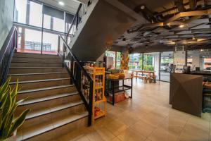 Kuchyň nebo kuchyňský kout v ubytování WE Terminal Hotel