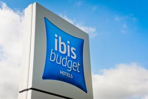 a sign for hds buicked at ibis budget Amboise in Amboise