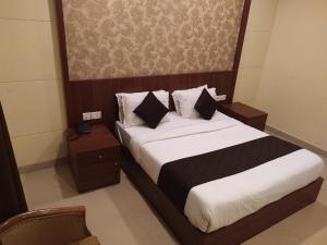 Una cama o camas en una habitación de Hotel ParkwayInn