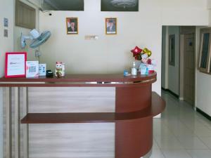 Vestíbul o recepció de RedDoorz @ Jalan Kolonel Haji Burlian Palembang 2