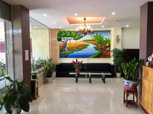 El vestíbulo o zona de recepción de Phuong Nam Hotel