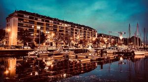 a marina with boats in the water at night at Belle Appartement lumineux avec balcon plein centre . in Caen