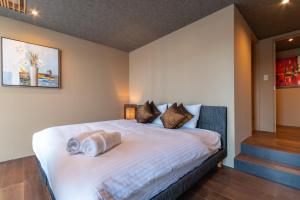 Säng eller sängar i ett rum på Hideaway on Escarpment by H2 Life