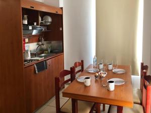 Cucina o angolo cottura di Caravel Hotel Apartments