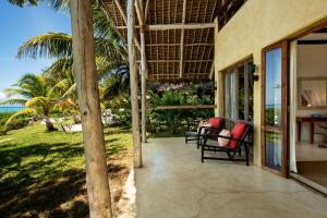Um jardim em Qambani Luxury Resort