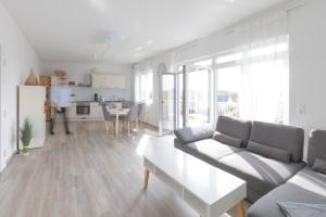 Zdjęcie z galerii obiektu Moderne 2 Zimmer Ferienwohnung mit Dachterrasse - 95qm w mieście Bremerhaven