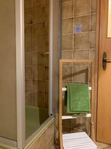 Koupelna v ubytování Vintage Apartment WOLF im Wadrilltal - Balkon Garten