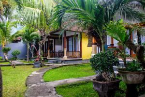 Gallery image of COCONUT BEACH BUNGALOWs & WARUNG in Amed