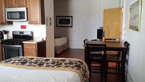 Η κουζίνα ή μικρή κουζίνα στο Sage Motel