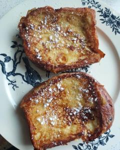 two pieces of french toast on a plate at Maison Triton et Porcelaine in Saint-Coulomb