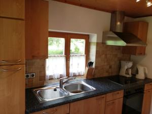 Η κουζίνα ή μικρή κουζίνα στο Lenzlschmiedkasa +12 φωτογραφίες