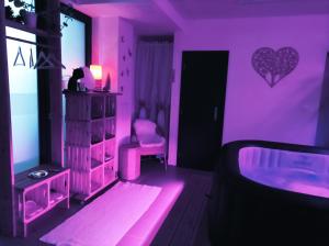 Posteľ alebo postele v izbe v ubytovaní Private Relax Armonia Wellness Apartment