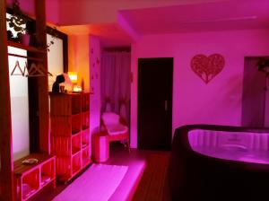 Posteľ alebo postele v izbe v ubytovaní Private Relax Armonia Wellness Apartment