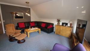 a living room with a couch and a table at Ferienwohnung-Amanda-2 in Bad Zwischenahn