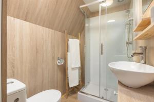 Lake Glamp Mikołajki - Adults Only的一间浴室