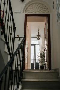 a stairway with a door and a potted plant at Casa da Catedral Jerónimo in Badajoz