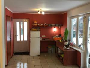 Kuchyň nebo kuchyňský kout v ubytování Beachside Guest House Strautini