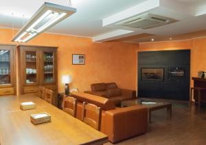 a living room with a couch and a table at Casa rural Legus Belikiom in Belchite