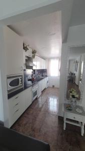 Kuchyňa alebo kuchynka v ubytovaní Apartamenty Deluxe - Los Naufragos -Torrevieja Costa Blanca
