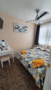 Posteľ alebo postele v izbe v ubytovaní Apartamenty Deluxe - Los Naufragos -Torrevieja Costa Blanca