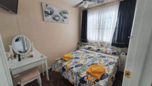 Posteľ alebo postele v izbe v ubytovaní Apartamenty Deluxe - Los Naufragos -Torrevieja Costa Blanca
