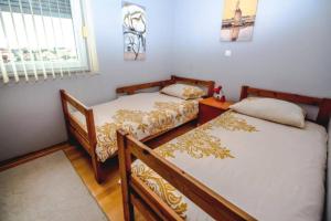Postel nebo postele na pokoji v ubytování Apartments House Vesna Valmade