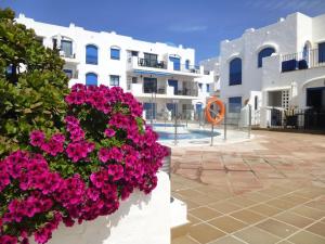 Fotografia z galérie ubytovania 28 Mikonos Playa in Puerto de la Duquesa 2 bed 2 bath apartment ideally located to the beach & marina v destinácii Castillo de Sabinillas