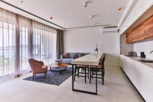 Gallery image of Sunraf Luxe Apartments in Rafailovici