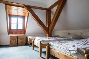 Кровать или кровати в номере Rýchorská bouda