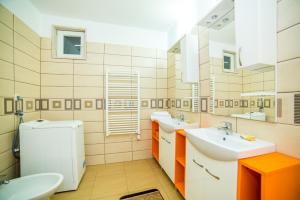 Koupelna v ubytování Apartment in Bol with sea view, terrace, air conditioning, WiFi 3739-3