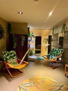 Posezení v ubytování Kyriad Restaurant Centre SPA Vichy