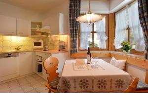 A kitchen or kitchenette at Haus Gaisberger