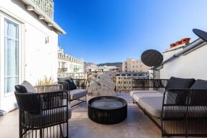 En sittgrupp på Le Dortoir Boutique Suites